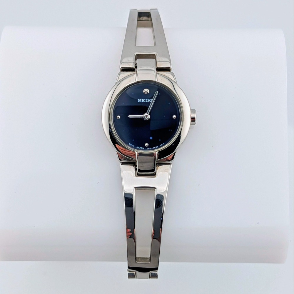 Seiko 1N00-0GM0 Midnight Blue Dial Silver Tone Women's Vintage Watch 20mm 6"